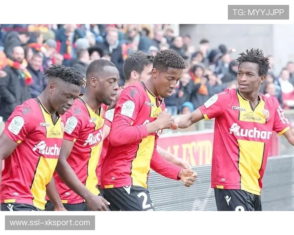 坚韧的北方球队:朗斯如何凭借团队足球撕开垄断裂口。 坚韧的北方球队:朗斯如何凭借团队足球撕开垄断裂口。